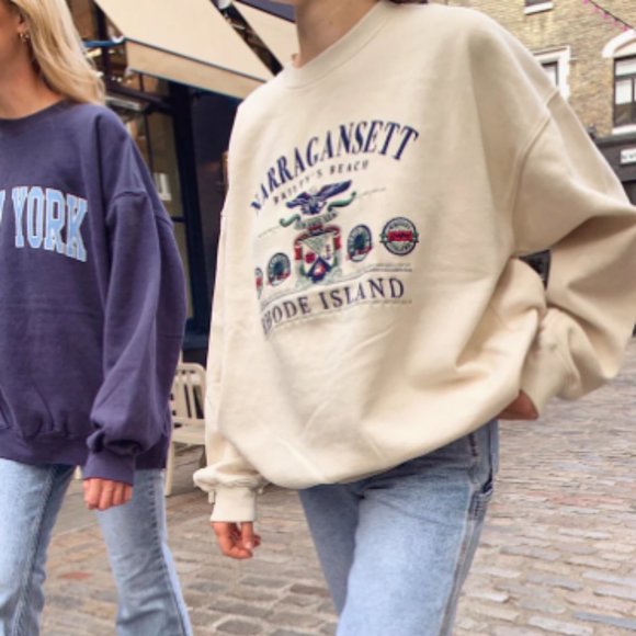 Brandy Melville narragansett sweat トレーナー Brandy Melville Erica Narragansett Sweatshirt | Hotter Tees